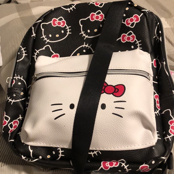 Hello kitty backpack - Picture 4 of 5